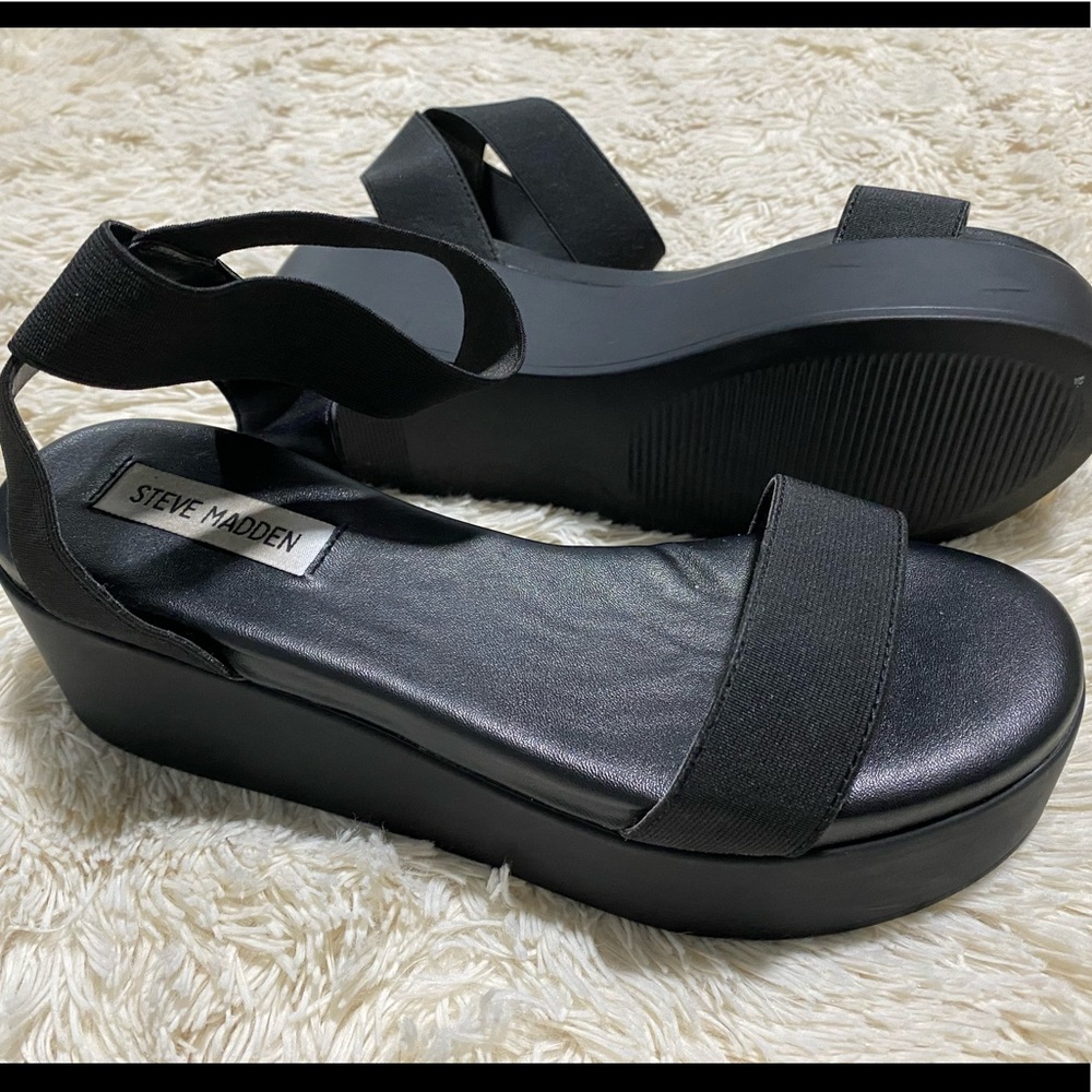 Steve Madden black flatform sandals